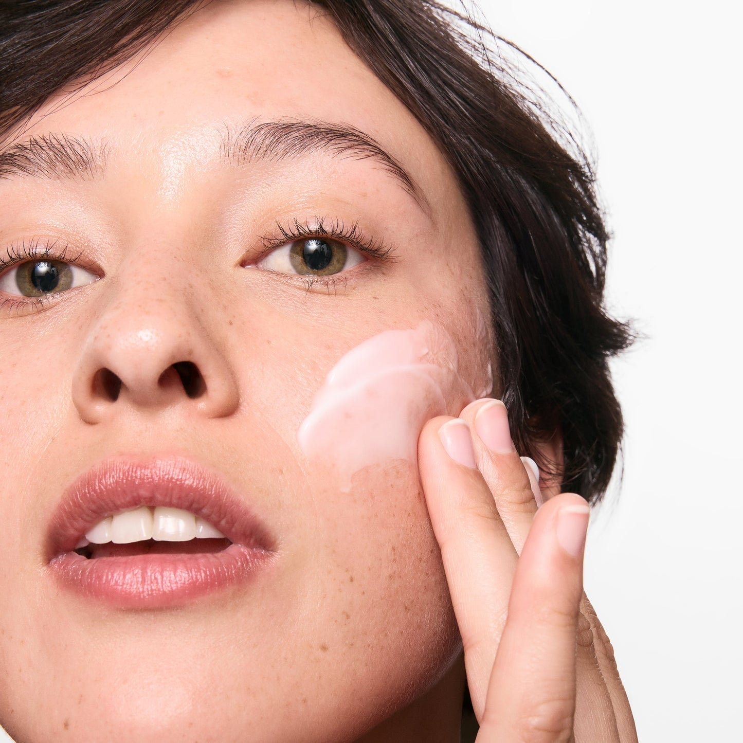 hydrating-cleanser-and-oil-free-moisturizer-duo-j6 01_LYDIA_12_APPLICATION_OMEGA_SUPERSIZE_036_1_8483aad9-c9a3-46f0-b735-539c739306ac.jpg