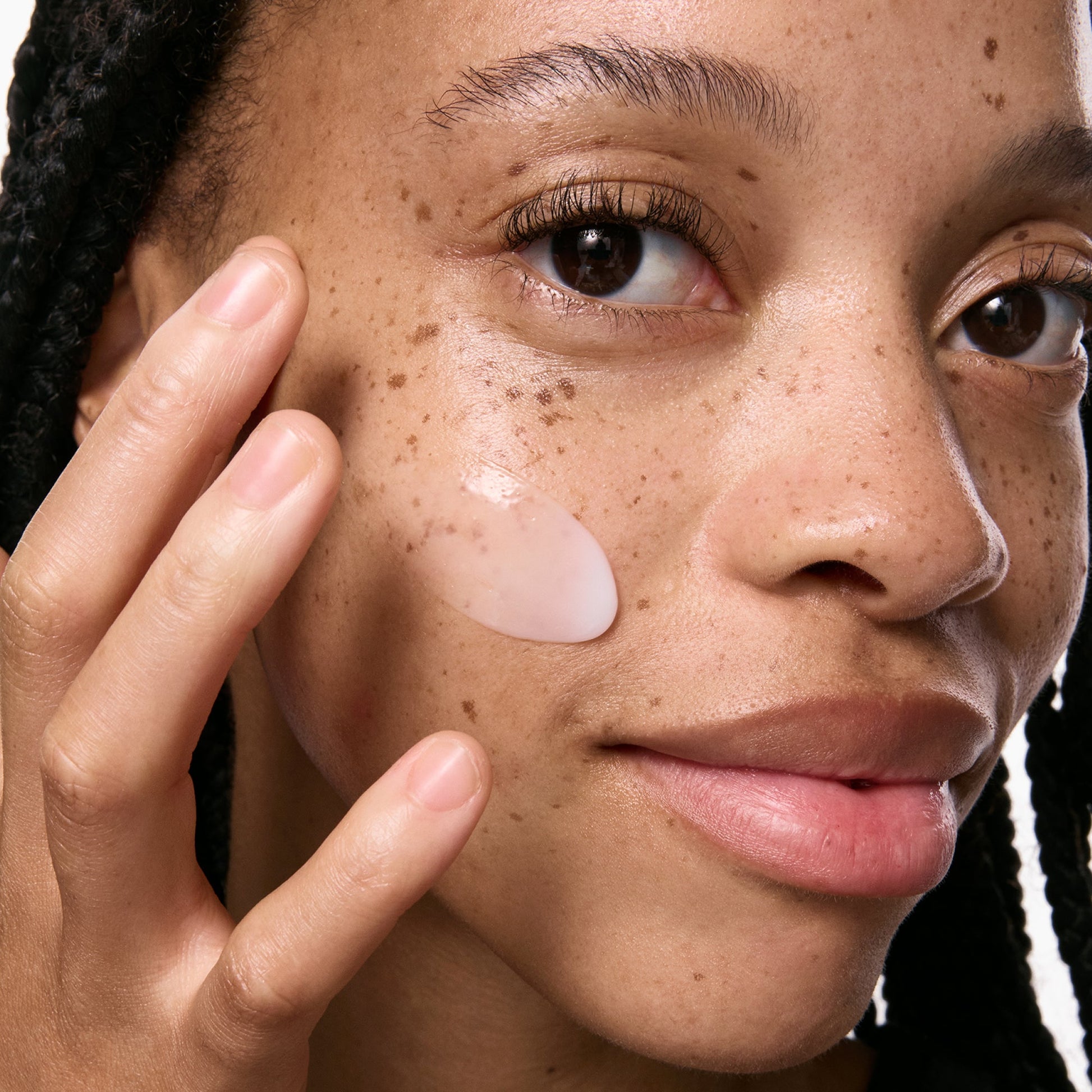vitamin-b-c-and-e-moisturizer-h5 VitBC_E_ModelGoopMacro_2000x2000_bc64d363-139d-4699-88a9-2e0b1942763a.jpg